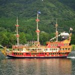 Kapal wisata bajak laut di Danau Ashinoko