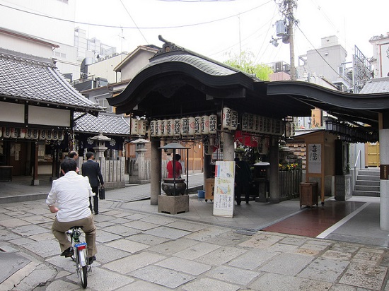 Kawasan Hozenji Yokocho Osaka