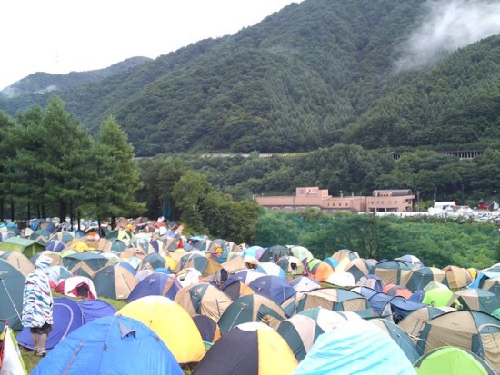 Kemah di Resort Ski Naeba sewaktu Fuji Rock Festival