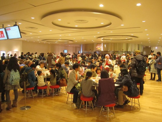 Keramaian di restoran Museum Ramen Yokohama