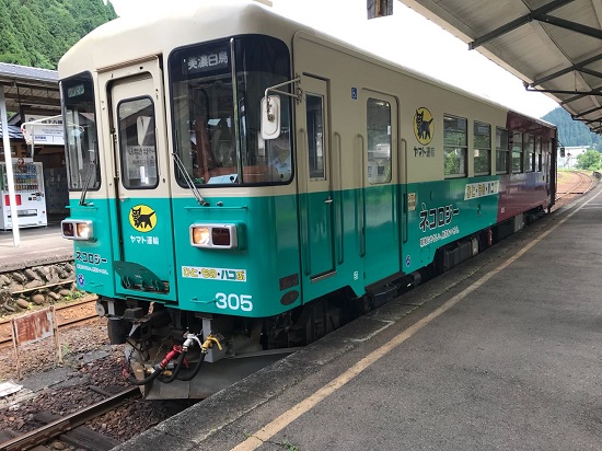 Kereta Nagaragawa Railway di Stasiun Gujo-Hachiman