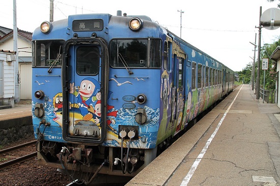 Kereta bertema Hattori di Stasiun Amaharashi