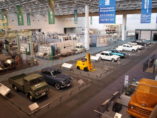 Koleksi mobil sepanjang abad di Museum Toyota