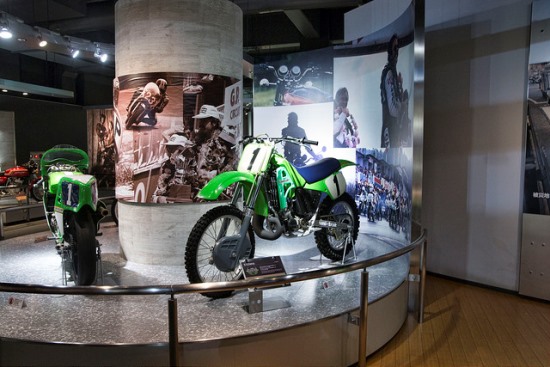 Koleksi motor di Museum Kawasaki World Kobe