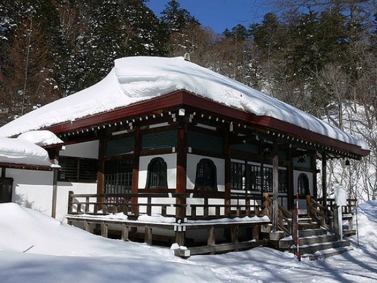 Kuil Onsenji di musim dingin