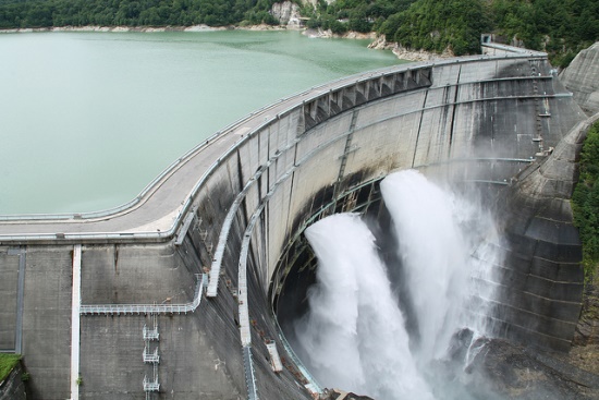 Kurobe Dam di Musim Panas