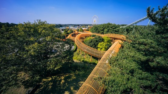 Labirin raksasa di Hitachi Seaside Park