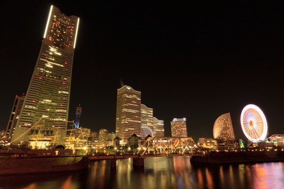 Landmark Tower Yokohama di waktu malam