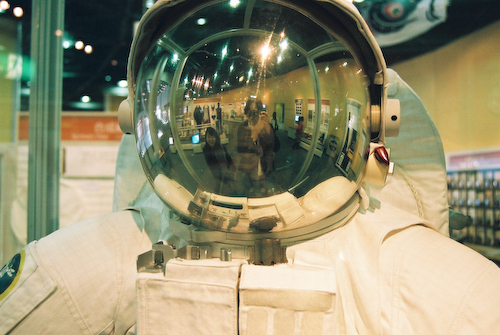 Lihat baju astronot di Museum Sains Osaka