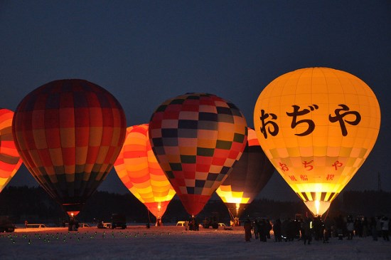 Malam hari saat Festival Balon Ojiya