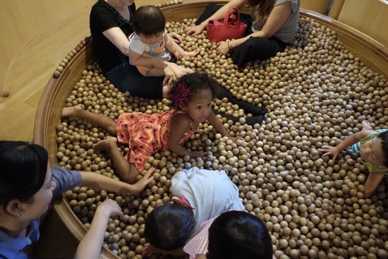 Mandi bola di Tokyo Toy Museum