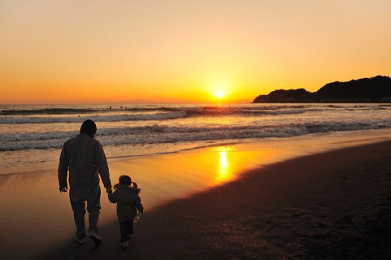 Matahari senja di Pantai Kamakura