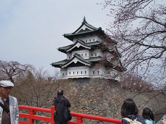 Melihat kemegahan kastil dari jembatan Gejobashi