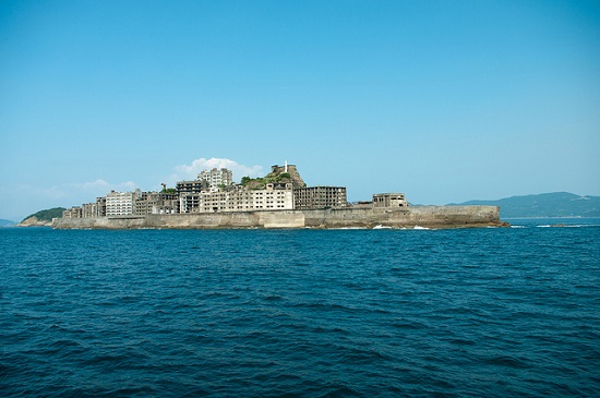Melihat pulau Gunkanjima dari atas perahu