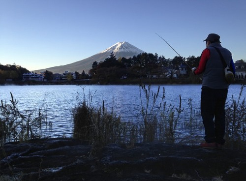 Memancing di danau Kawaguchiko