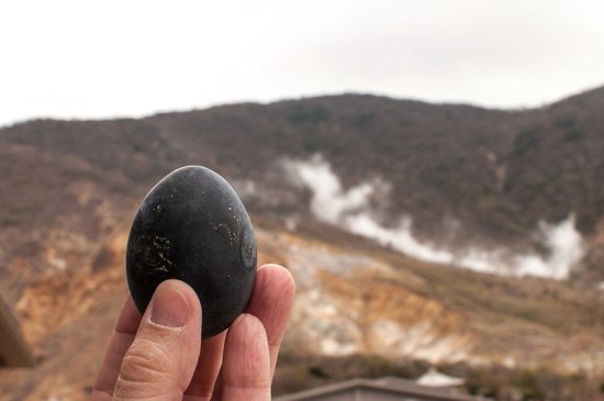 Mencicipi Kuro Tamago di Owakudani