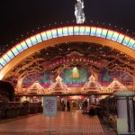 Meriahnya Sanrio Puroland di malam hari