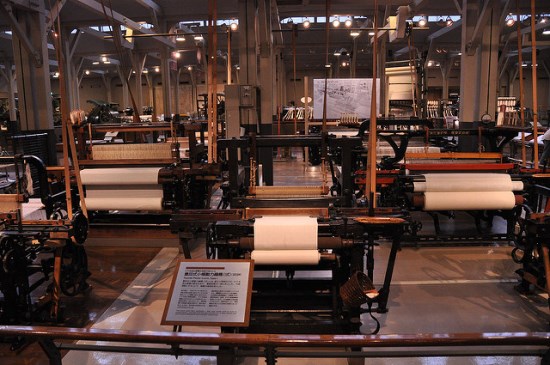 Mesin tekstil pertama di Museum Toyota