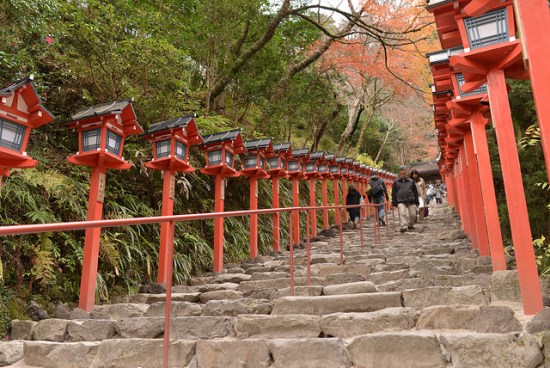 Pemandangan momiji di Kyoto: Kuil Kifune Kyoto