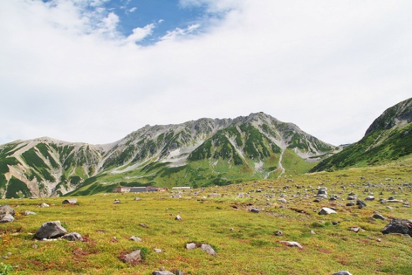 Pegunungan Tateyama di Toyama kala musim gugur