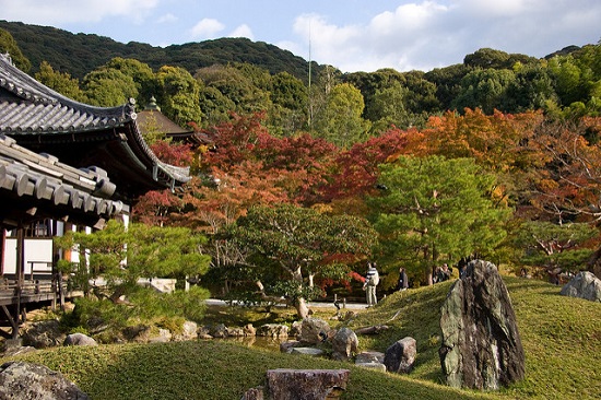 Pemandangan Kuil Kodaiji di musim gugur