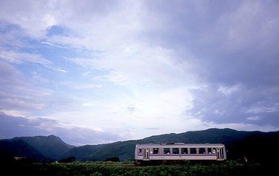 Pemandangan dari jendela kereta