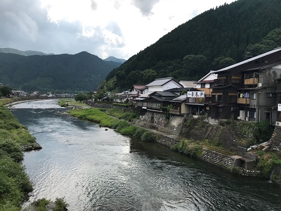 Pemandangan kota air Gujo-Hachiman