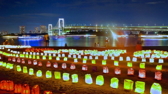 Pemandangan lentera di Odaiba Tokyo