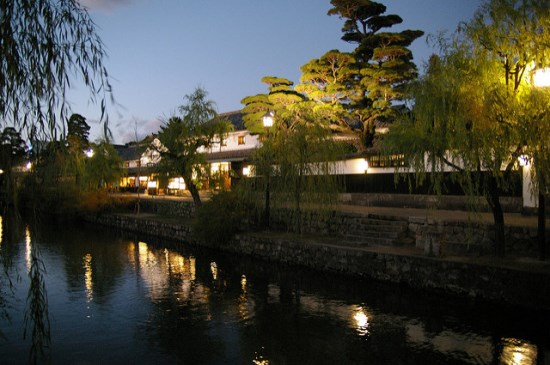 Pemandangan malam Kanal Kurashiki di Okayama