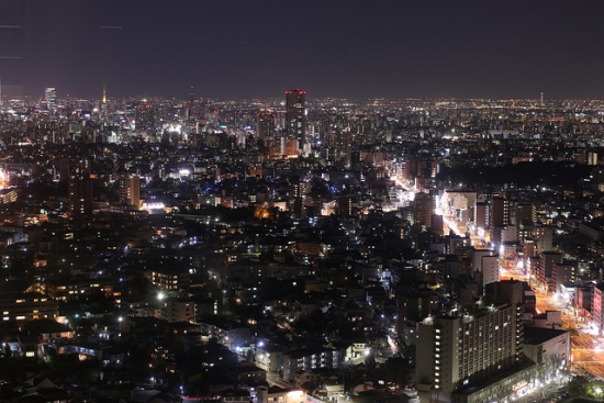 Pemandangan malam dari Higashiyama Sky Tower