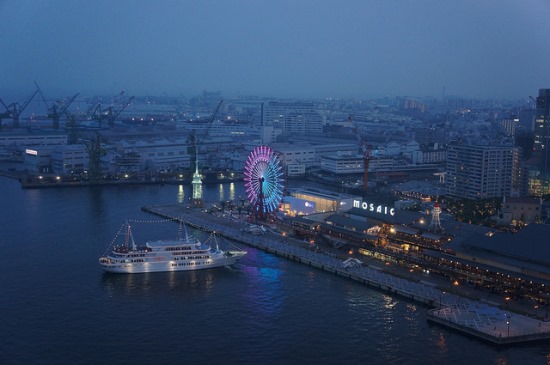 Pemandangan malam dari Kobe Port Tower