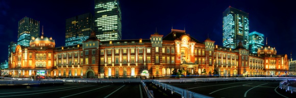 Pemandangan malam stasiun Tokyo