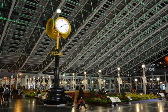 Pemandangan stasiun Osaka Jepang