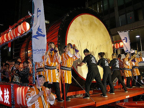 Penabuh Drum Taiko raksasa di Nebuta Matsuri