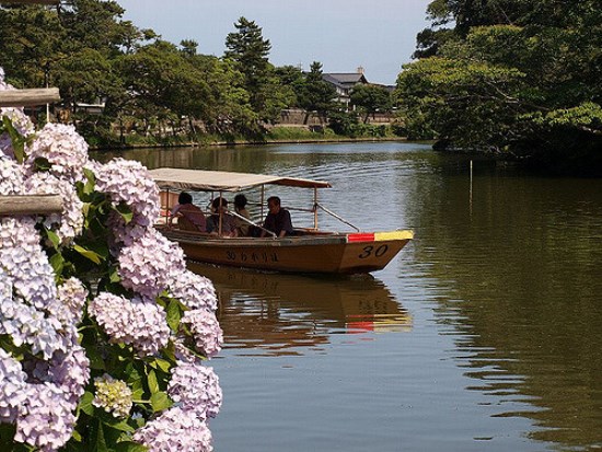 Pengalaman naik perahu wisata di Kastil Matsue