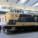 Pengunjung melihat koleksi Museum Kereta Kyoto
