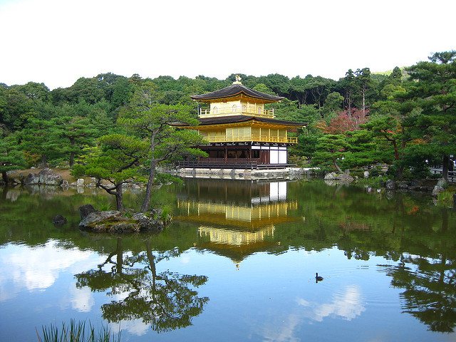 Pergi ke Kuil Kinkakuji saat Liburan di Kyoto