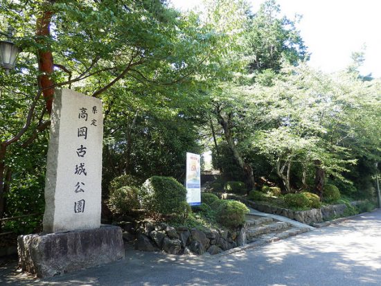 Pintu masuk Kastil Takaoka di Toyama