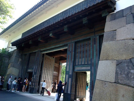 Pintu masuk ke kompleks Istana Kekaisaran Jepang