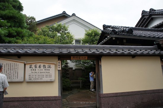 Pintu masuk rumah samurai Nomura di Distrik Samurai Nagamachi