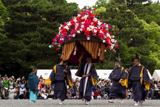 Suasana Aoi Matsuri