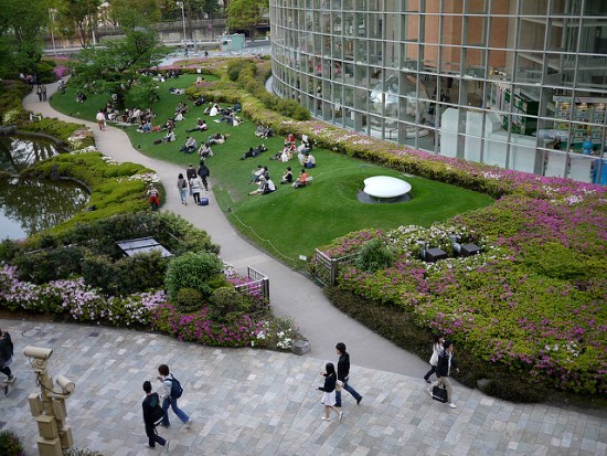 Suasana Mori Garden Roppongi di siang hari