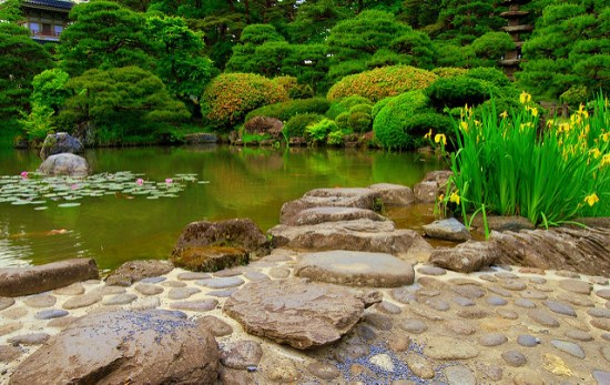 Suasana Taman Kuil Rinnoji Sendai