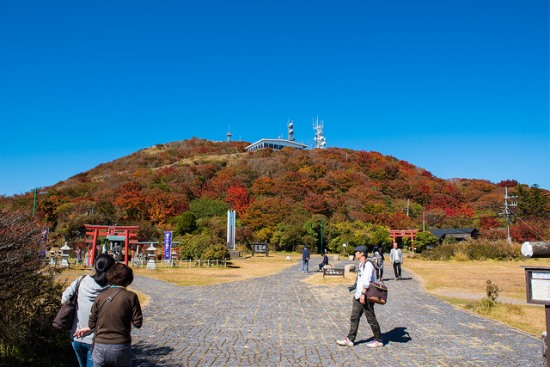 Suasana di bagian atas gunung Tsurumi