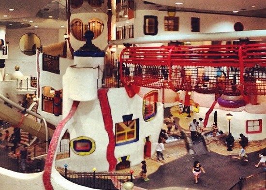 Suasana di dalam Kids Plaza Osaka