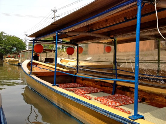 Suasana perahu wisata Omi Hachiman