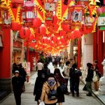 Suasana saat Festival lentera di Nagasaki Chinatown