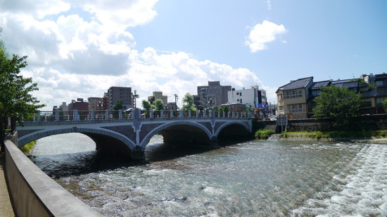 Sungai Asanogawa di Distrik Higashi Chaya