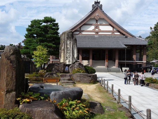 Taman di pendopo utama Takayama Betsuin