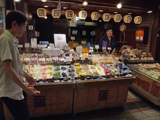 Toko buah dan sayur di Nishiki Market